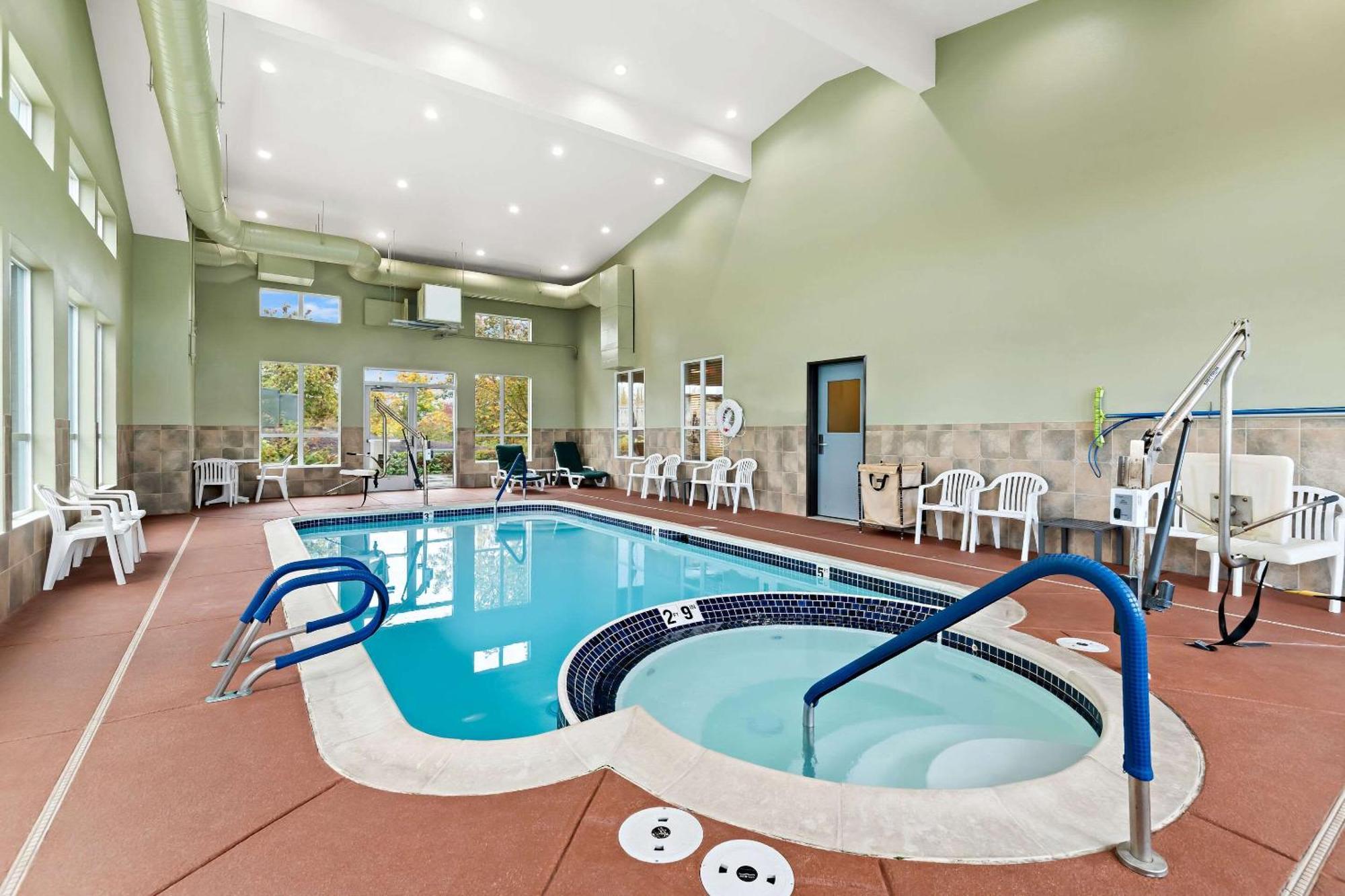 Comfort Inn & Suites Creswell Eksteriør billede
